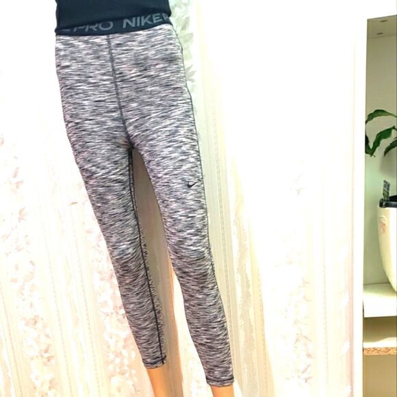 Nike Pro Tight Fit Crop Leggings - Picture 2 of 5